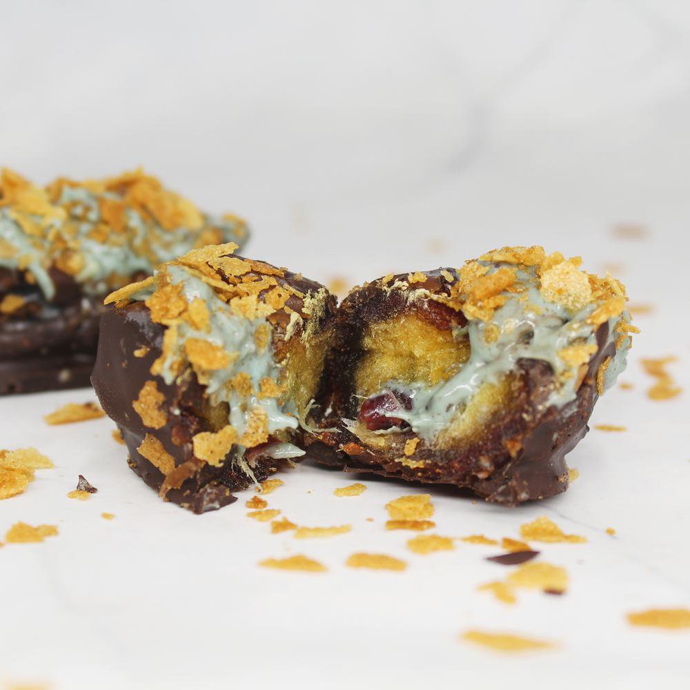 Stuffed Dates with French cream, dry fruits & mint (500 g 10 pcs aprox ))